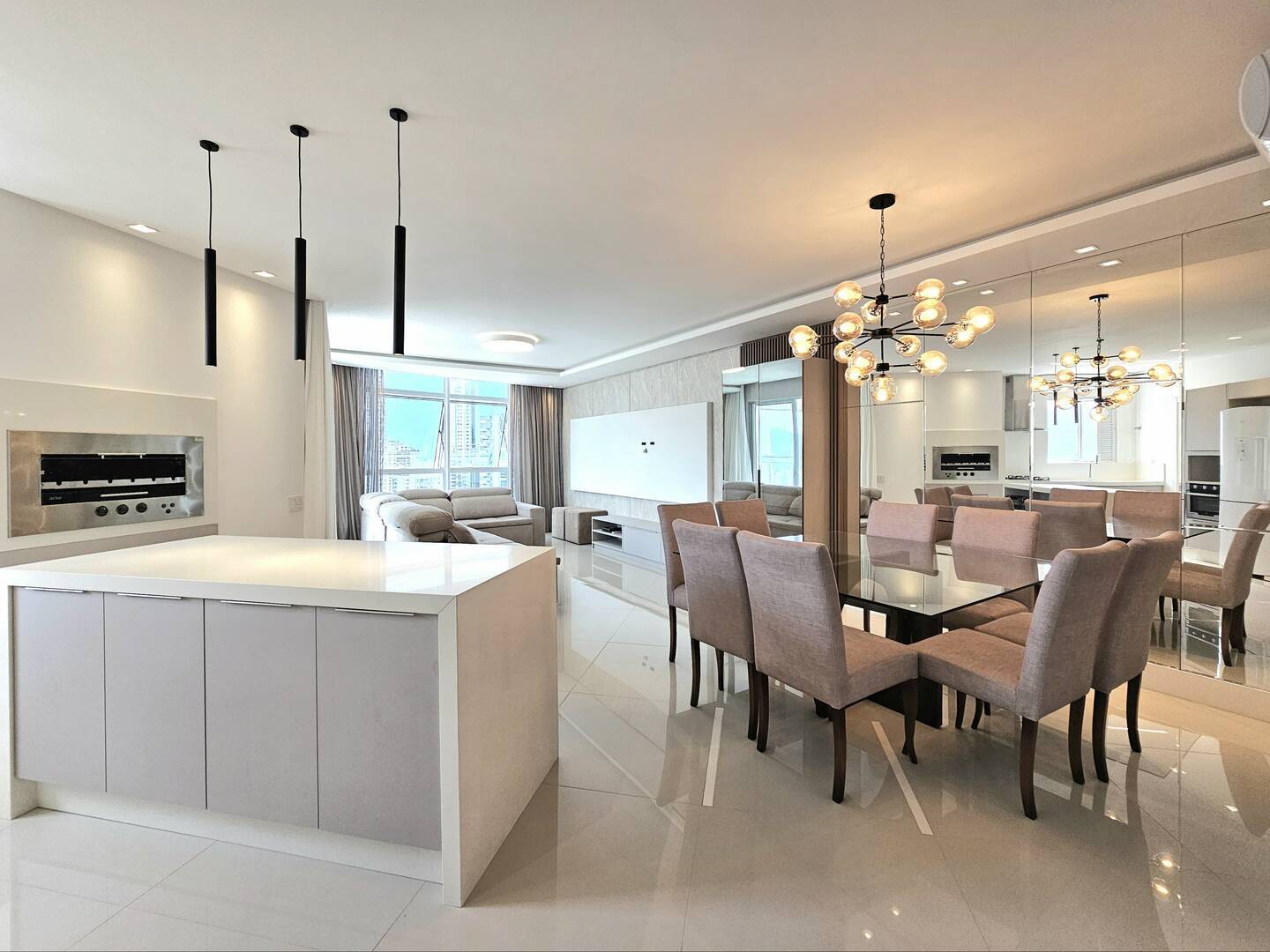 Ed. Portinax - Apartamento com 3 Suítes, 3 Vagas, Mobiliado.